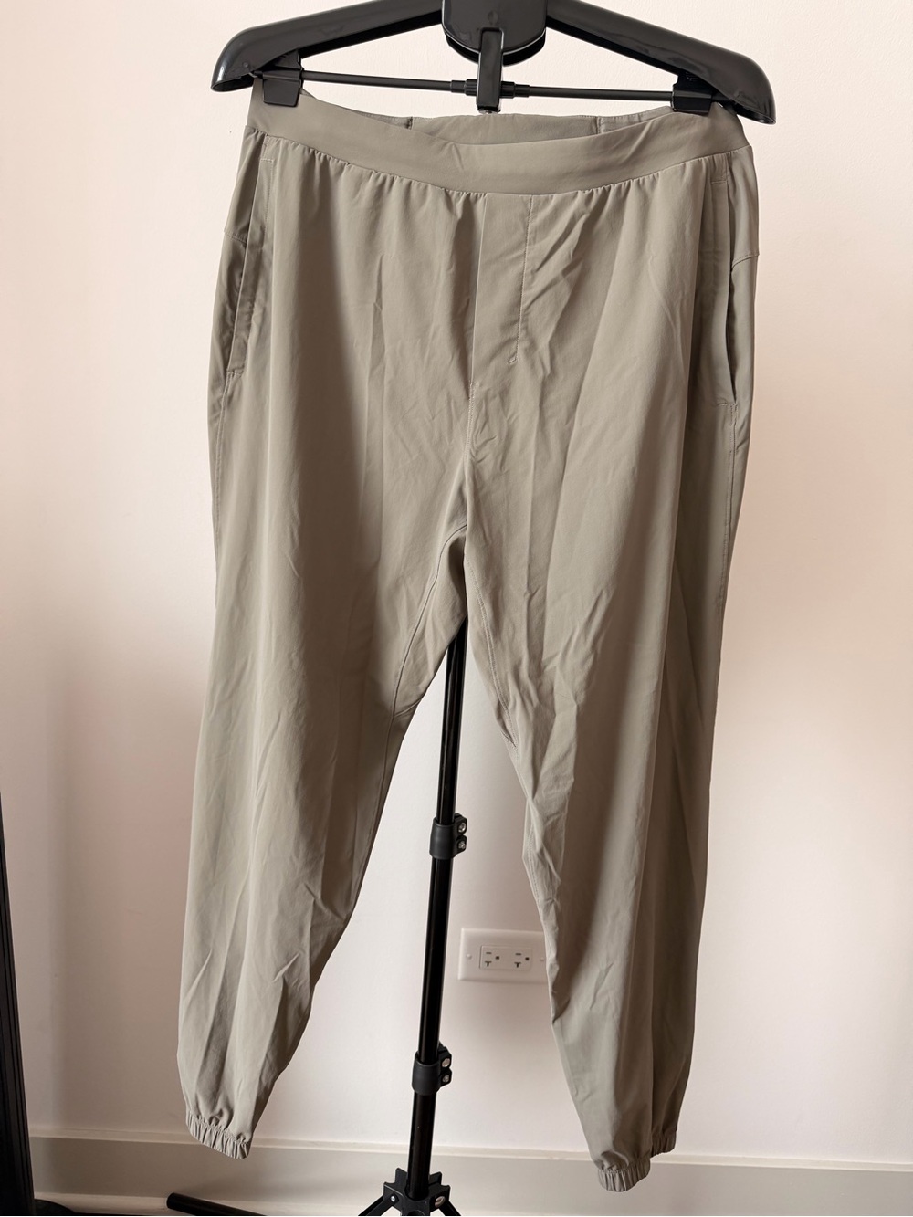 Men's LuluLemon XL Lightweight Olive Green Jogger Pants